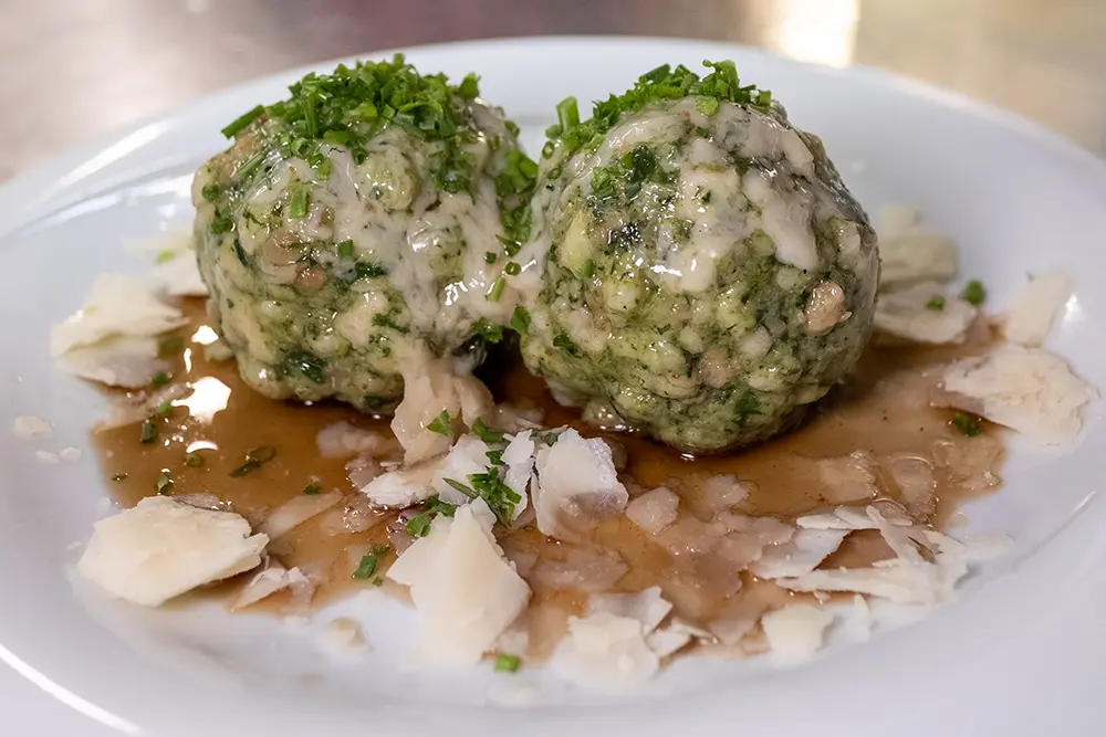 Spinatknödel vom Restaurant Dorfwirt